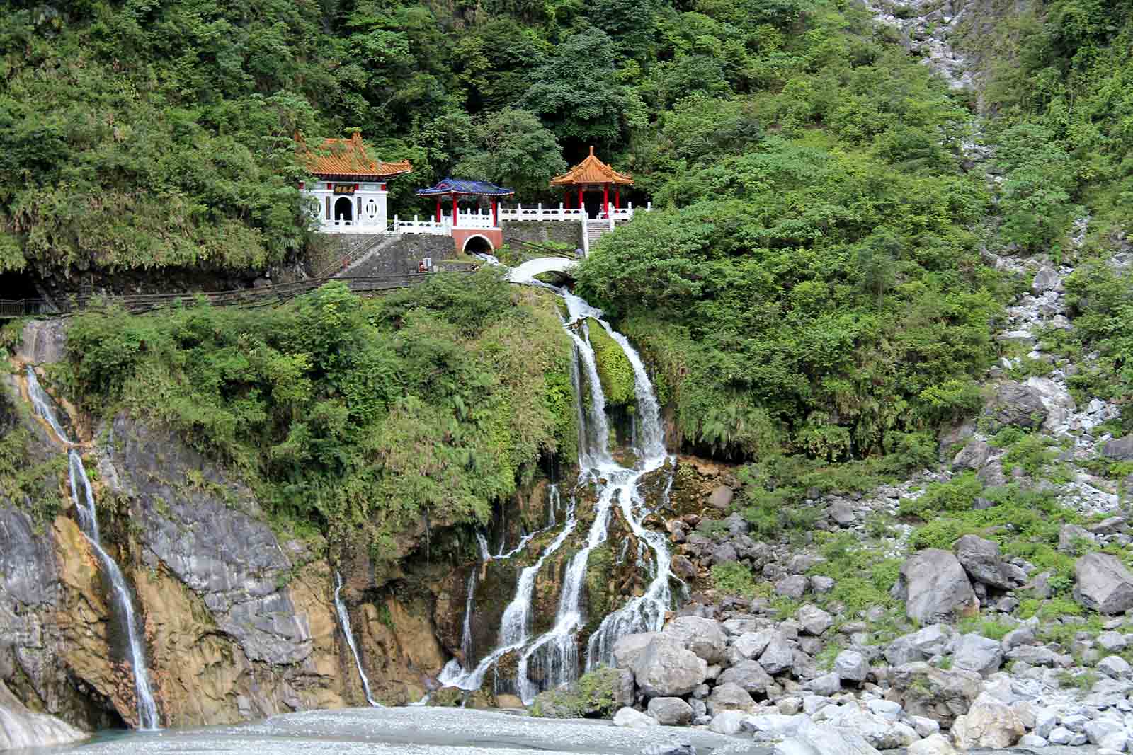 The Eternal Springs Shrine, Taiwan | Trekking Taiwan